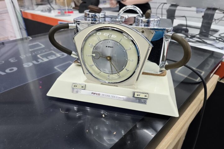 Saved From Landfill: A 1960s Pifco Tea-O-Matic Teasmaid